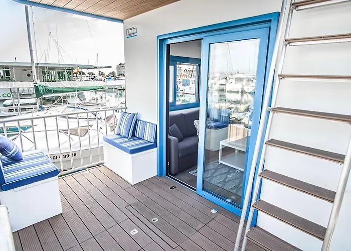 Botel Flotante Unico C15a01 Santander