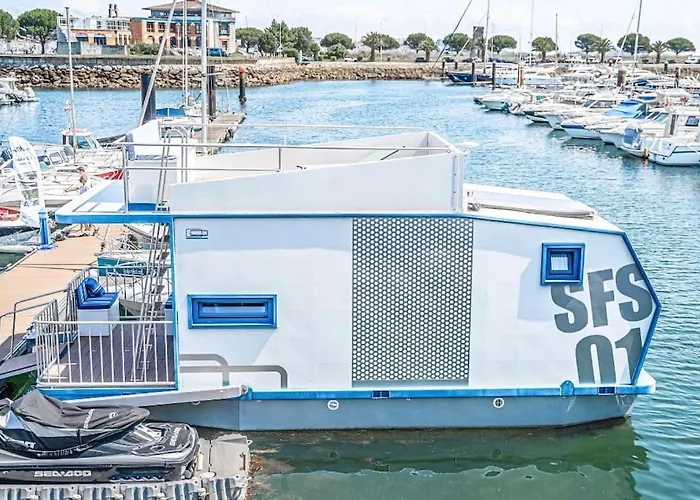 Botel Flotante Unico C15a01