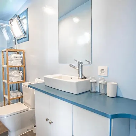 Flotante Unico C15a01 Hotel en barco