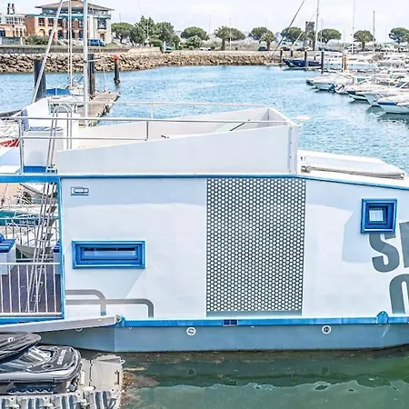 Hotel en barco Flotante Unico C15a01